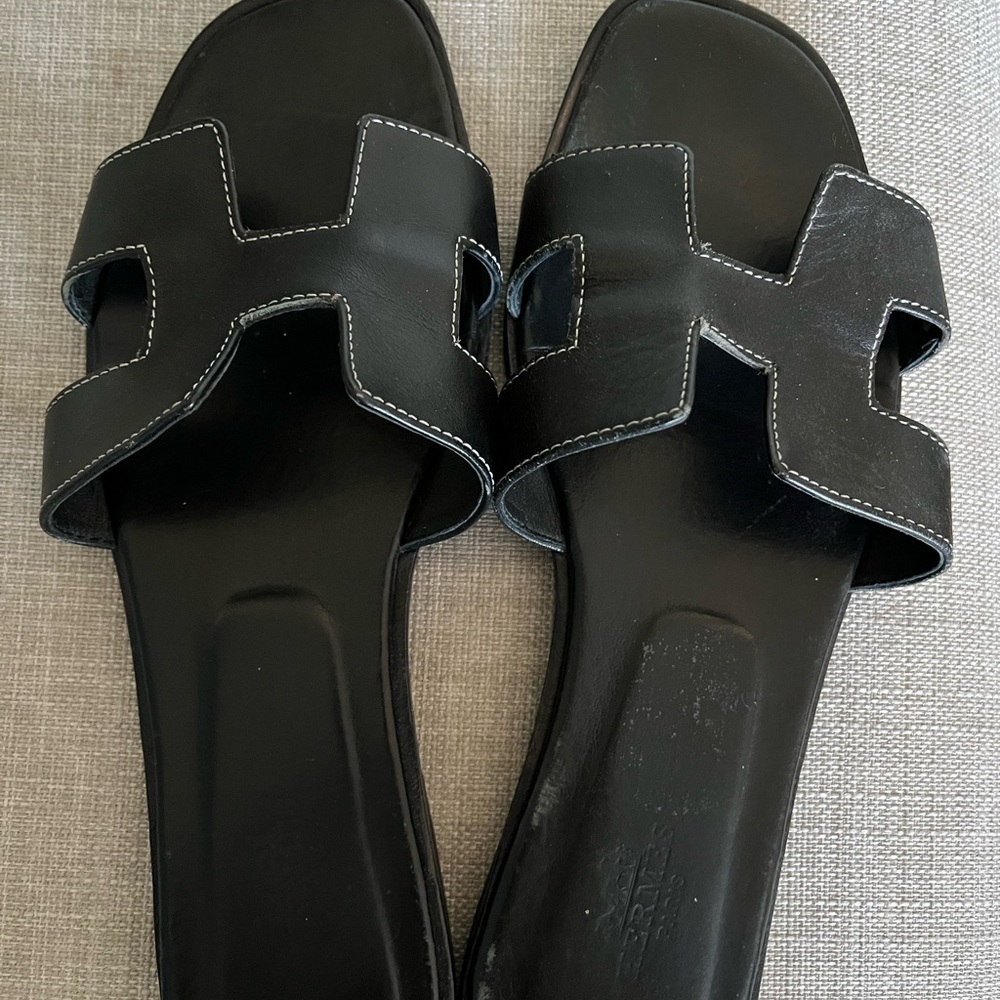 Black Hermes oran Sandals